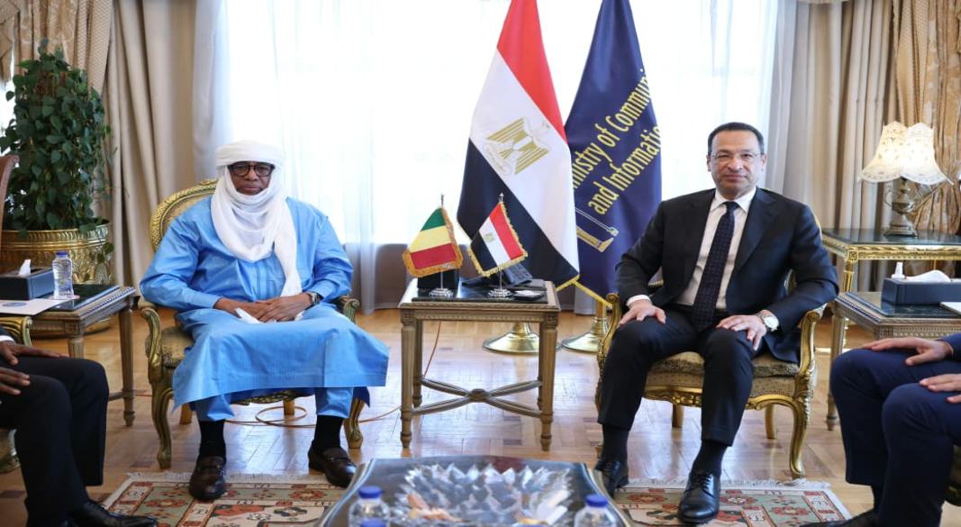 وزير الاتصالات وتكنولوجيا المعلومات المصري ونظيره المالي