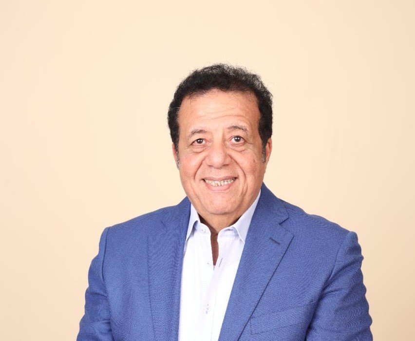الدكتور عاطف عبد اللطيف